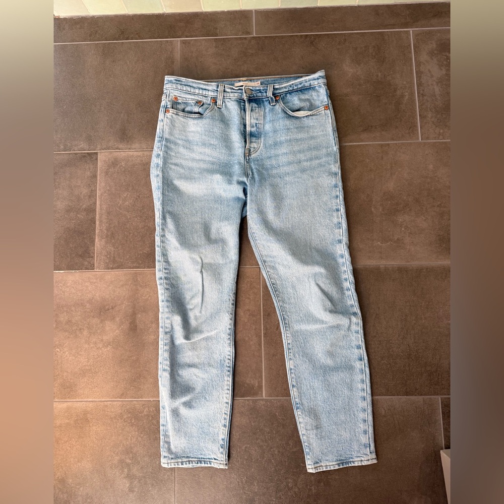 Levi's Women's Light Blue Straight Leg Wedgie Jeans